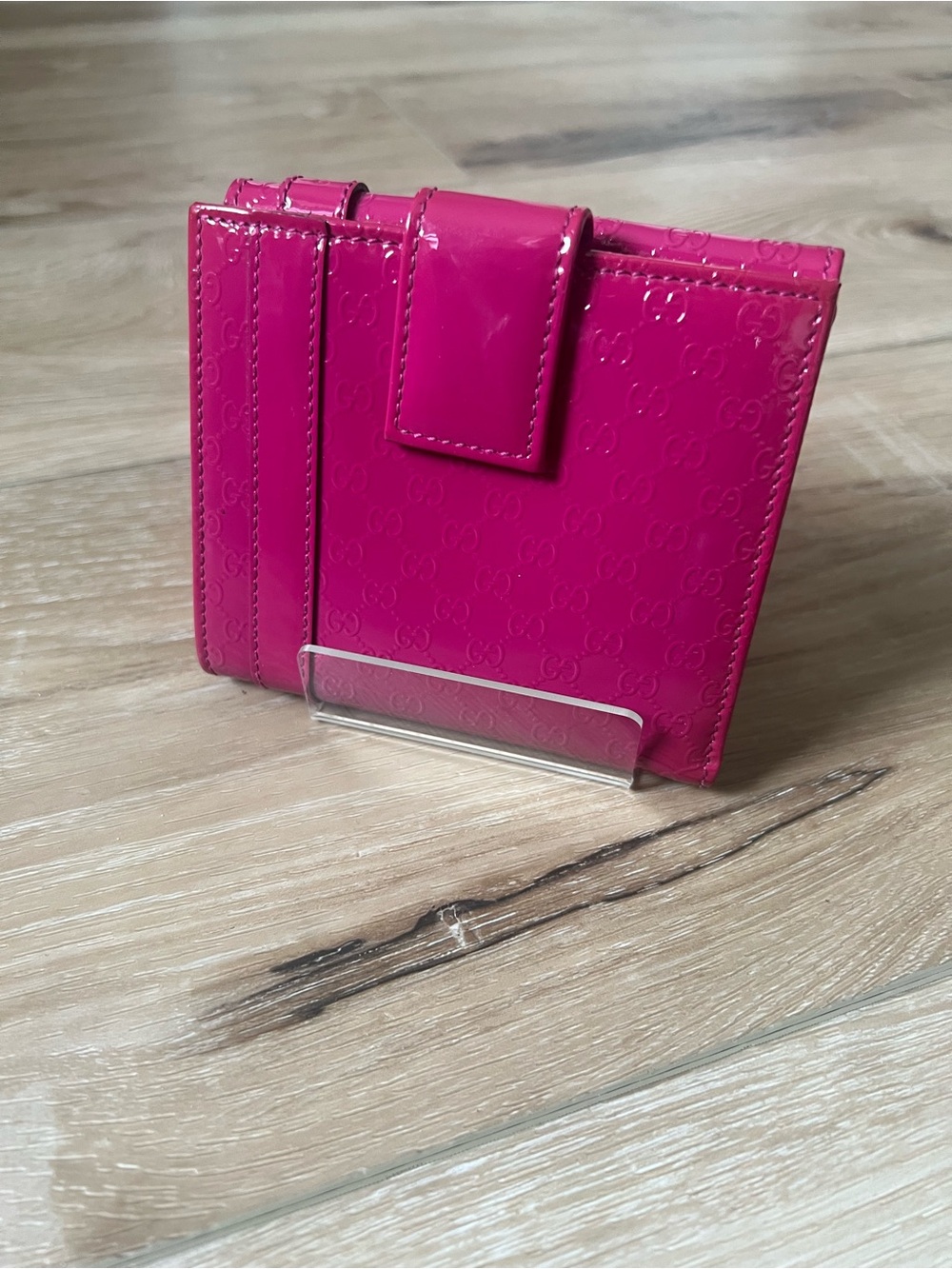 GUCCI Magenta Patent Micro Guccissima Compact Wallet - Picture 3 of 12